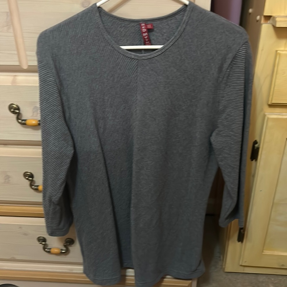 Gray 3/4 sleeve sweater